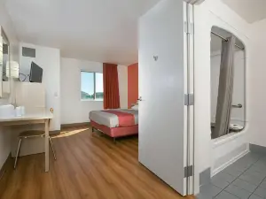 Motel 6 Brooklyn Center, MN - Minneapolis