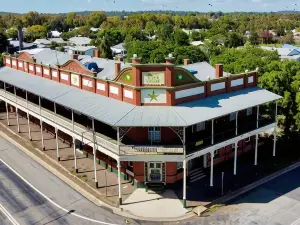 Historic Star Lodge and Station Masters House Narrandera