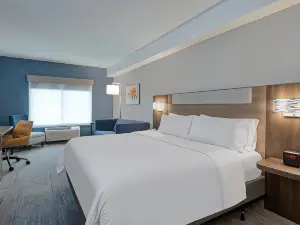 Holiday Inn Express & Suites Wadsworth