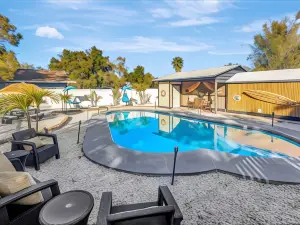 8 Bdrm Mansion. 10 MN to Honeymoon Island Beach