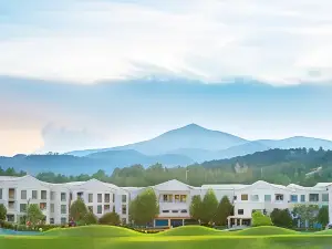 Mcm Elegante Lodge & Resorts