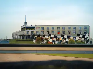 Hotel Motorsport Arena