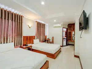 Holiday Hotel