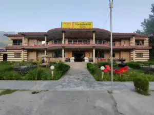 โรงแรม Hotel Pine Breeze และร้านอาหาร