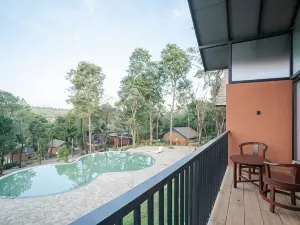 Crystal Kuruva Nature Resort & Spa