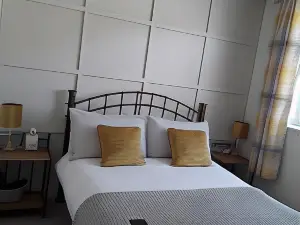 The Lodge Guesthouse
