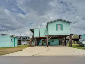 Charming Home w/ Dock, Near Downtown Lake Charles!