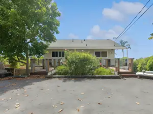 Cozy Sunset Views W/ Lanai - Close to Beach 1 Bedroom Home by RedAwning