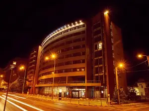 コンチネンタル フォーラム ブクュレスティ パラトゥル パラメントゥルイ