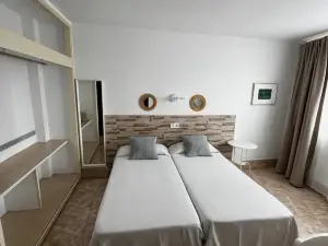 Hostal Residencia Cardona