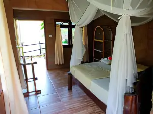 On the Rocks Bungalows, Restaurant and Jungle Trekking Tours