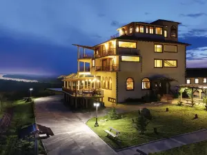 Seven Generations Winery Hotel