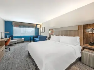 Holiday Inn Express & Suites NASHVILLE WEST END – UNIV AREA
