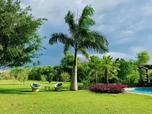 ซันเบิร์ดส์ ลอดจ์ โชเบ