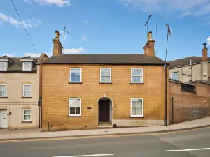 Beautiful 2-Bed Victorian House in Stamford
