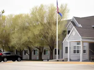 Monument Inn & Suites