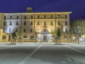 Kyriad Orange Centre
