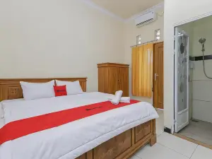 RedDoorz Syariah Near Alun Alun Pasuruan