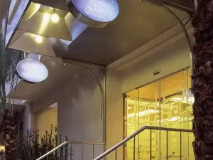 Holiday Suites