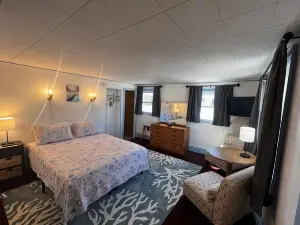 Claddagh Motel & Suites