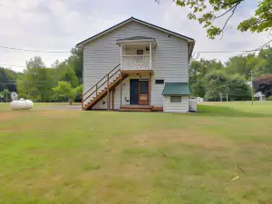 Shickshinny Apt w/ Yard ~ 9 Mi to State Park!