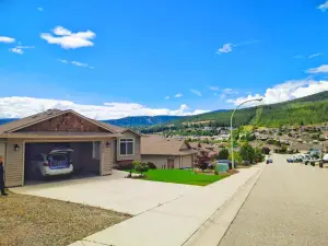 1 Bedroom Lake Mountain View