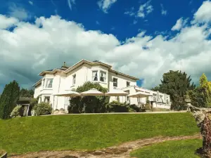 Munstone House