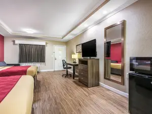Econo Lodge Inn & Suites