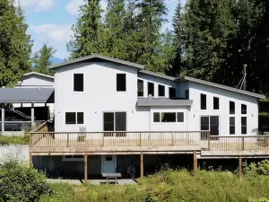 Revelstoke Lakehouse by Revelstoke Vacations