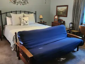 Sisters on Sycamore Bed & Breakfast