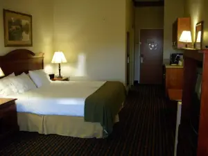 Holiday Inn Express & Suites Laurinburg