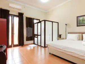 SR Residence Near Mall Ciputra Cibubur Mitra RedDoorz