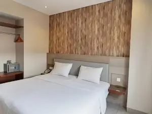 Lynn Hotel Serang