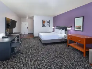 La Quinta Inn & Suites by Wyndham Bowling Green