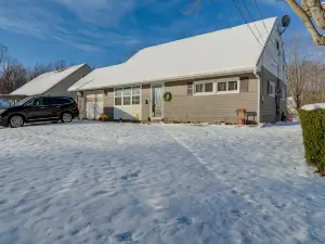 阿什塔比拉家庭出租 - 距離伊利湖、海灘2英里