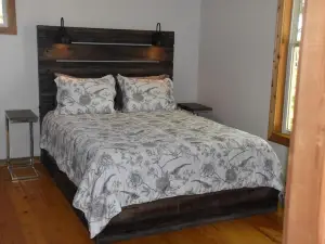 Lil' Cabin In The Woods