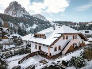 Anna Lodges Dolomites