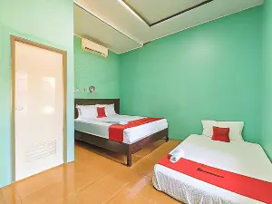 RedDoorz Near Pantai Ujung Genteng