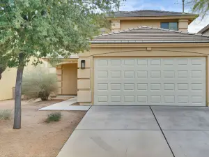 Gorgeous Green Valley Home Patio and Private Pool!