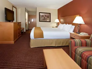 Holiday Inn Express & Suites Raton