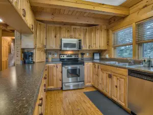 Mountain Views and Fire Pit - Charming Family Retreat