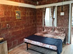 OYO 85889 Sayali Holidays