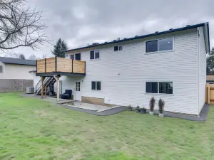 Pet-Friendly Vancouver Retreat w/ Home Gym & Grill