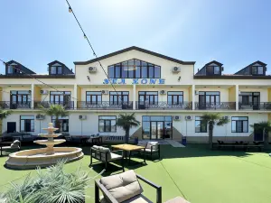 SeaZone Hotel