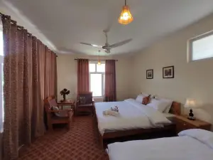 Gulmit Tourist Inn