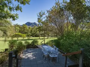 Tuckeroo Cottages & Gardens