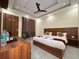 Hotel Hitam Rishikesh 2Min Walk to Parmarth Niketan Aashram ,Vanprastha Aashram