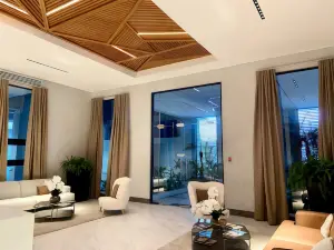1Br Luxury Condo Jacuzzi/Gym Mountains with Parking Lot