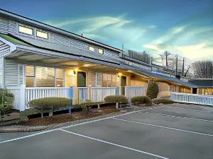 East Shore Lodging