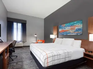La Quinta Inn & Suites by Wyndham St. Petersburg Northeast
